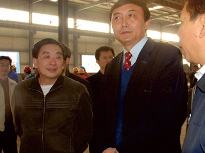 原湖南省副省長(zhǎng)徐明華視察生產(chǎn)車(chē)間，彭琪董事長(zhǎng)現(xiàn)場(chǎng)陪同