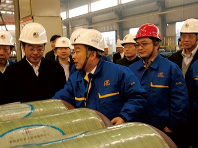 原湖南省委書(shū)記（現(xiàn)人民法院院長(zhǎng)）周強(qiáng)視察高容，彭琪董事長(zhǎng)認(rèn)真匯報(bào)工作詳情