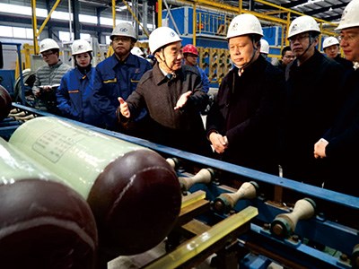 原衡陽(yáng)市委書(shū)記、市人大常委會(huì)主任周農(nóng)（湖南省人大常委會(huì)副主任、黨組成員、省總工會(huì)主席）視察金化高容，彭琪董事長(zhǎng)現(xiàn)場(chǎng)陪同